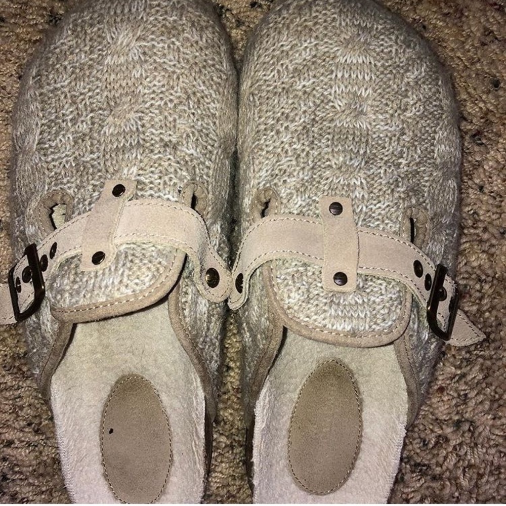 American Eagle Clogs